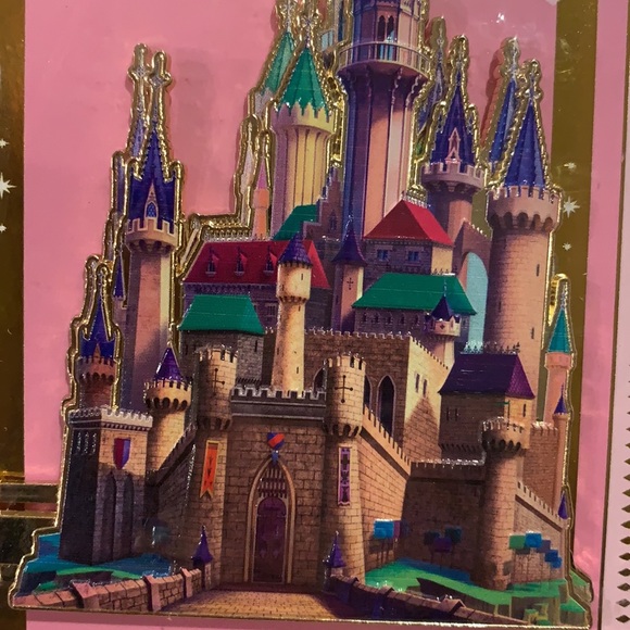 Disney castle collection pin - Picture 3 of 3